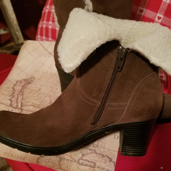 Clark's booties with heal very warm in side - Picture 2 of 5